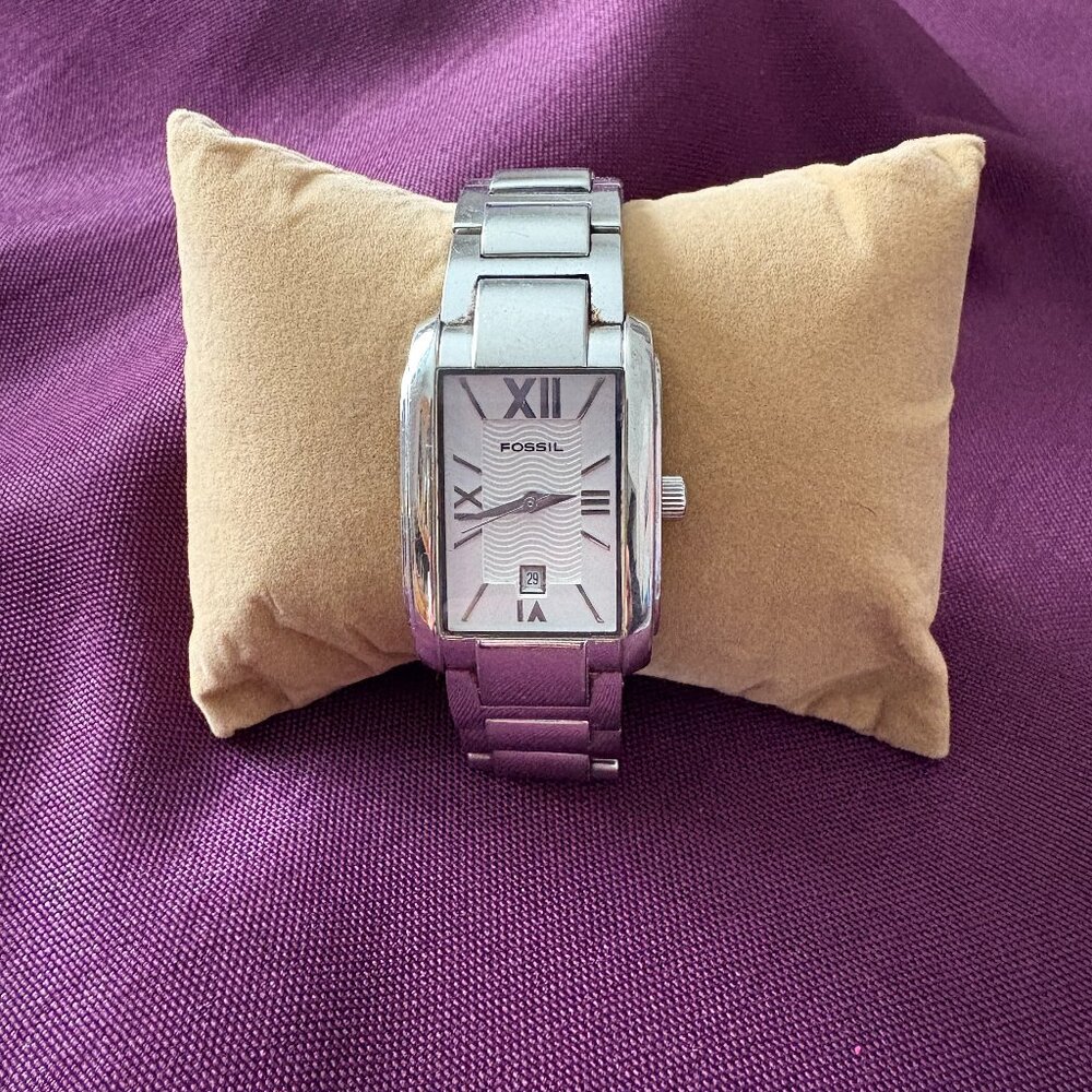 Vintage Fossil F2 Women’s Watch – Silver-Tone Stainless Steel (ES-1165)